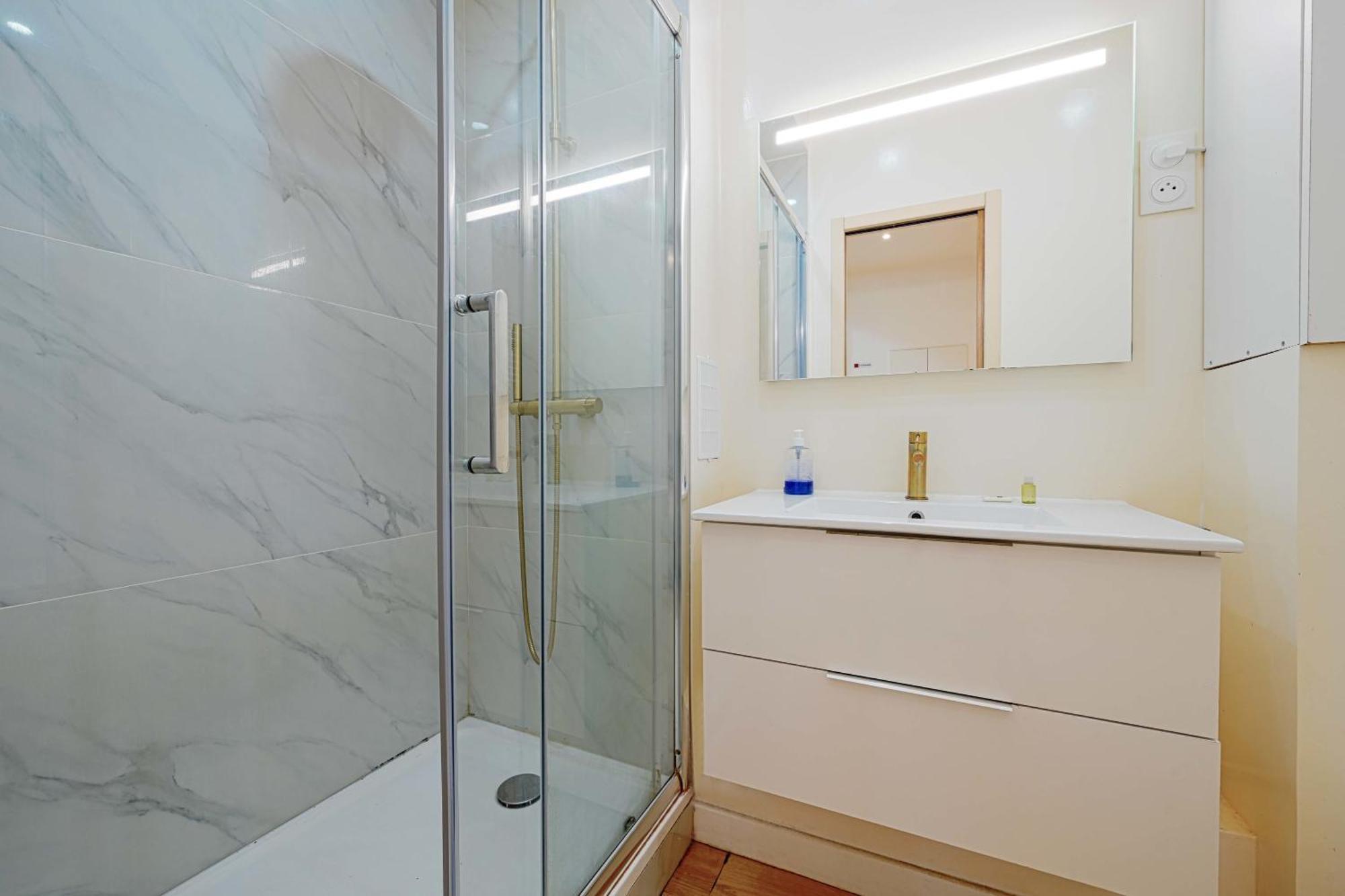 Modern Renovated Studio With A Touch Of Gilded Glamour Central Paris 아파트 외부 사진