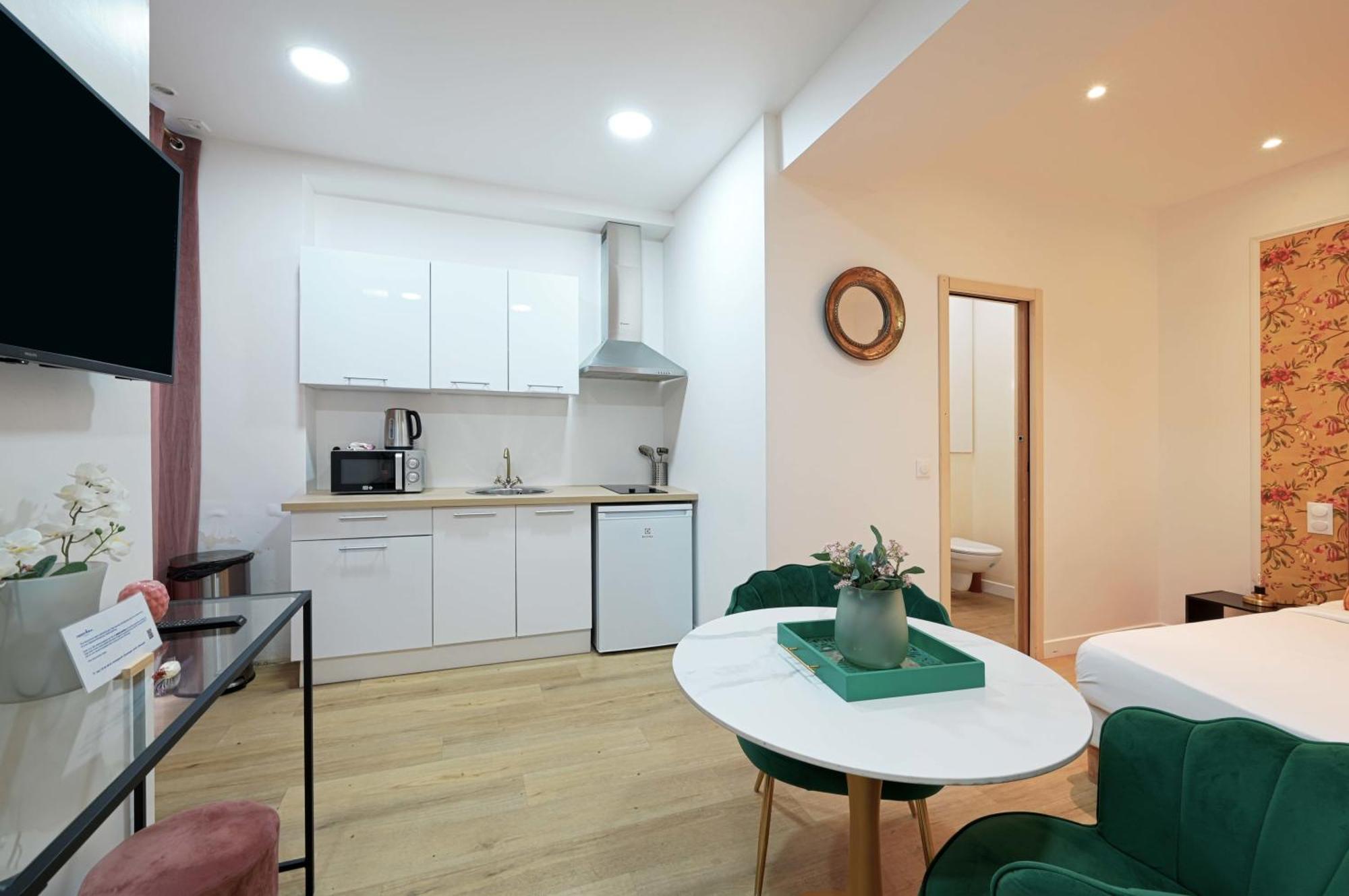Modern Renovated Studio With A Touch Of Gilded Glamour Central Paris 아파트 외부 사진
